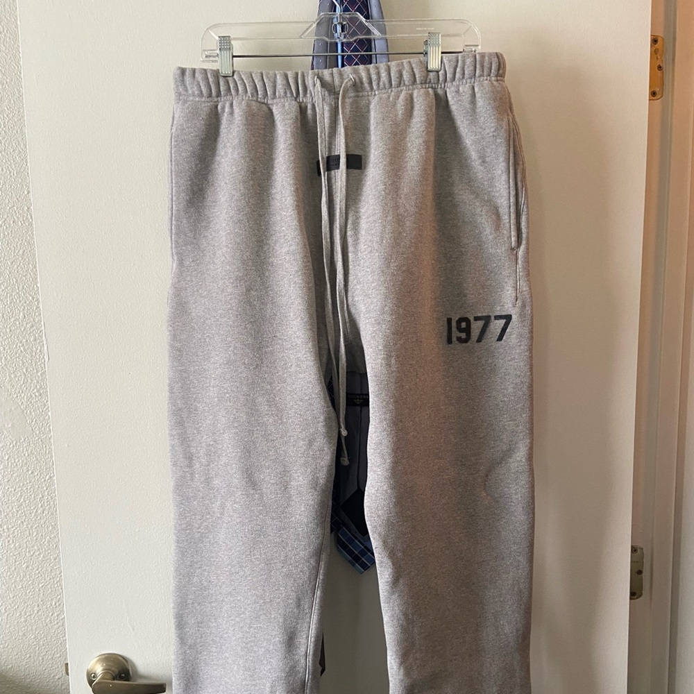 Fear of God essentials sweatpants relaxed fit size Large